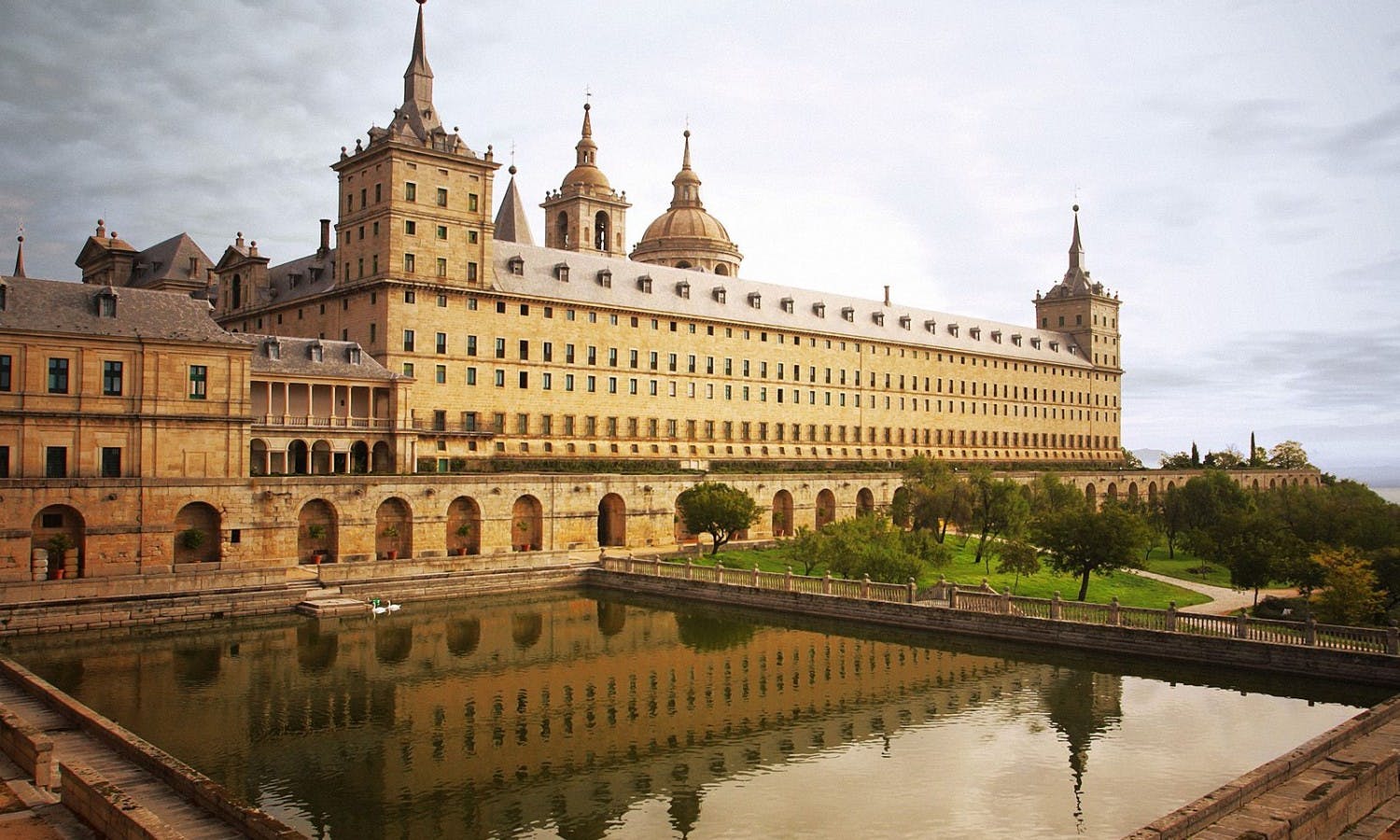 Una veduta di El Escorial, la residenza fatta costruire da Filippo II